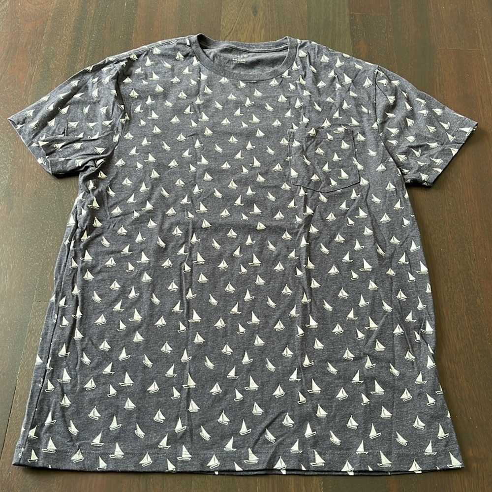 Men’s J. Crew sailboat print pocket tee